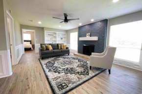 Gorgeous home w/huge backyard 15 minutes from IAH
